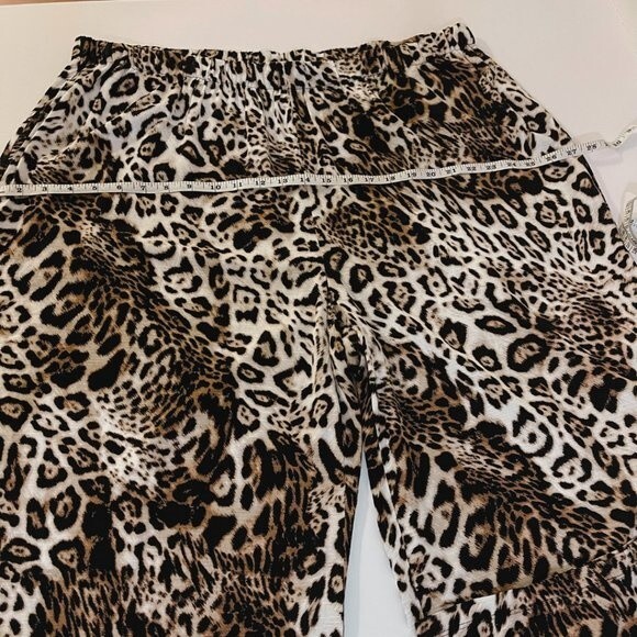Women's Animal Printed Wide- Leg Pants Side Pockets - Plus Size - Picture 4 of 15